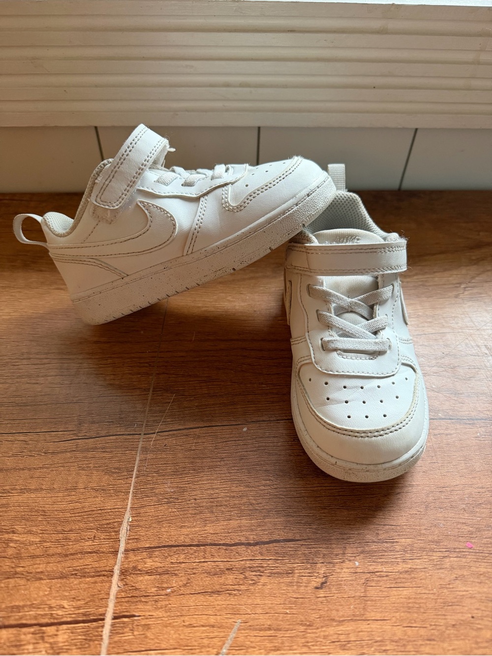 Nike Court Borough Kids White Low-Top Velcro Sneakers